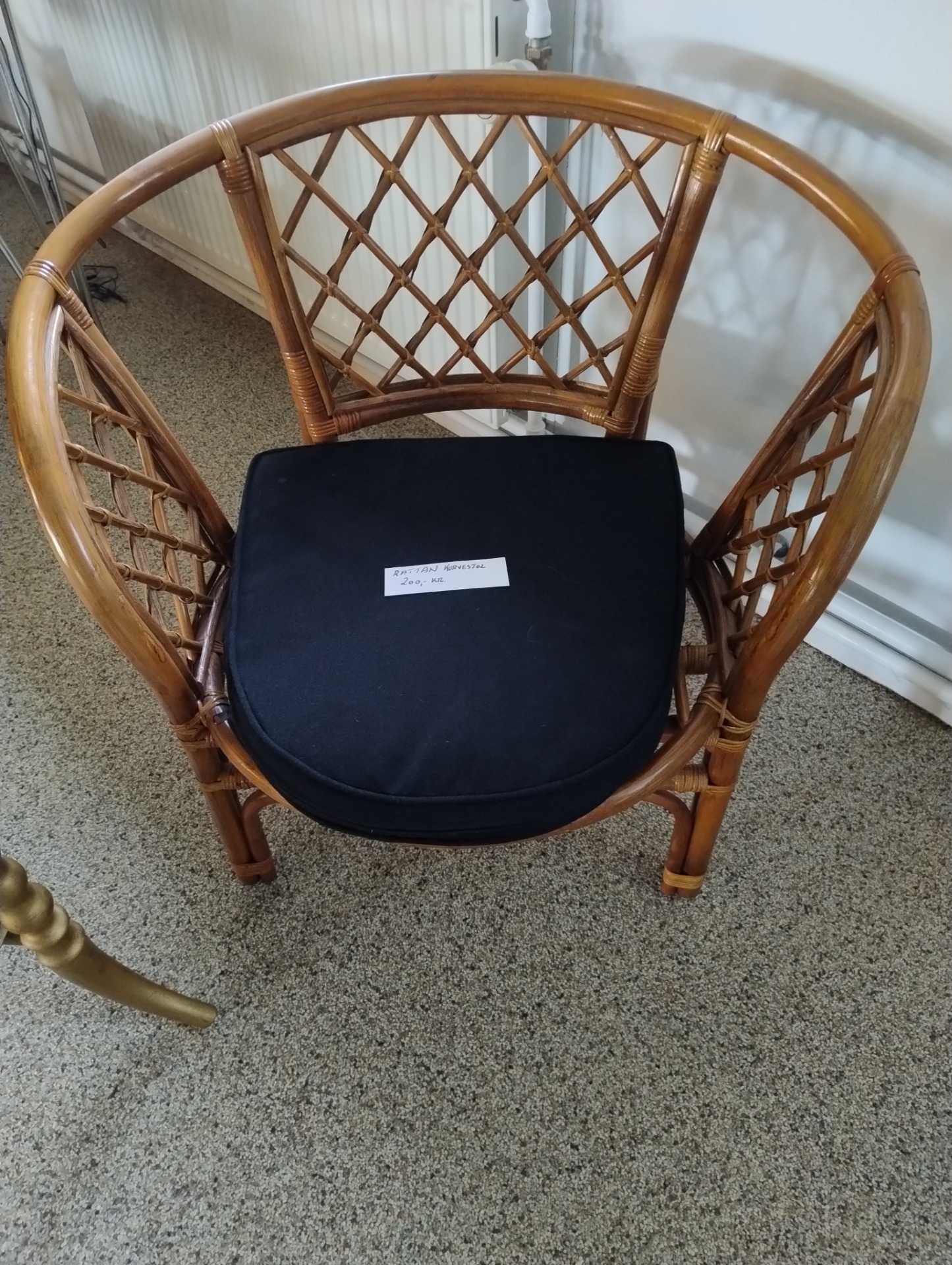 Dekorstiv kurvestol 200kr