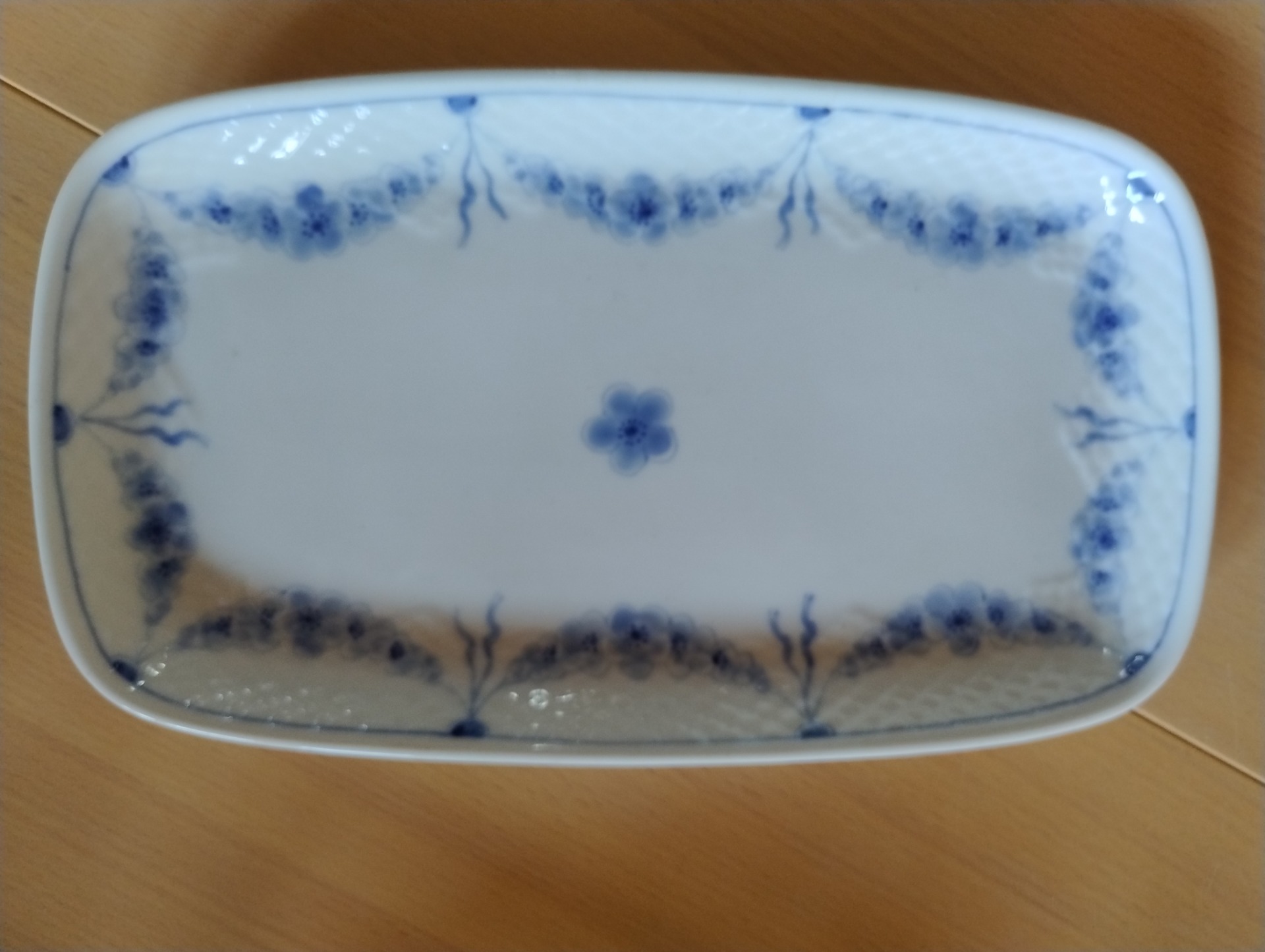 B&G Empire fad, 275x160mm.
